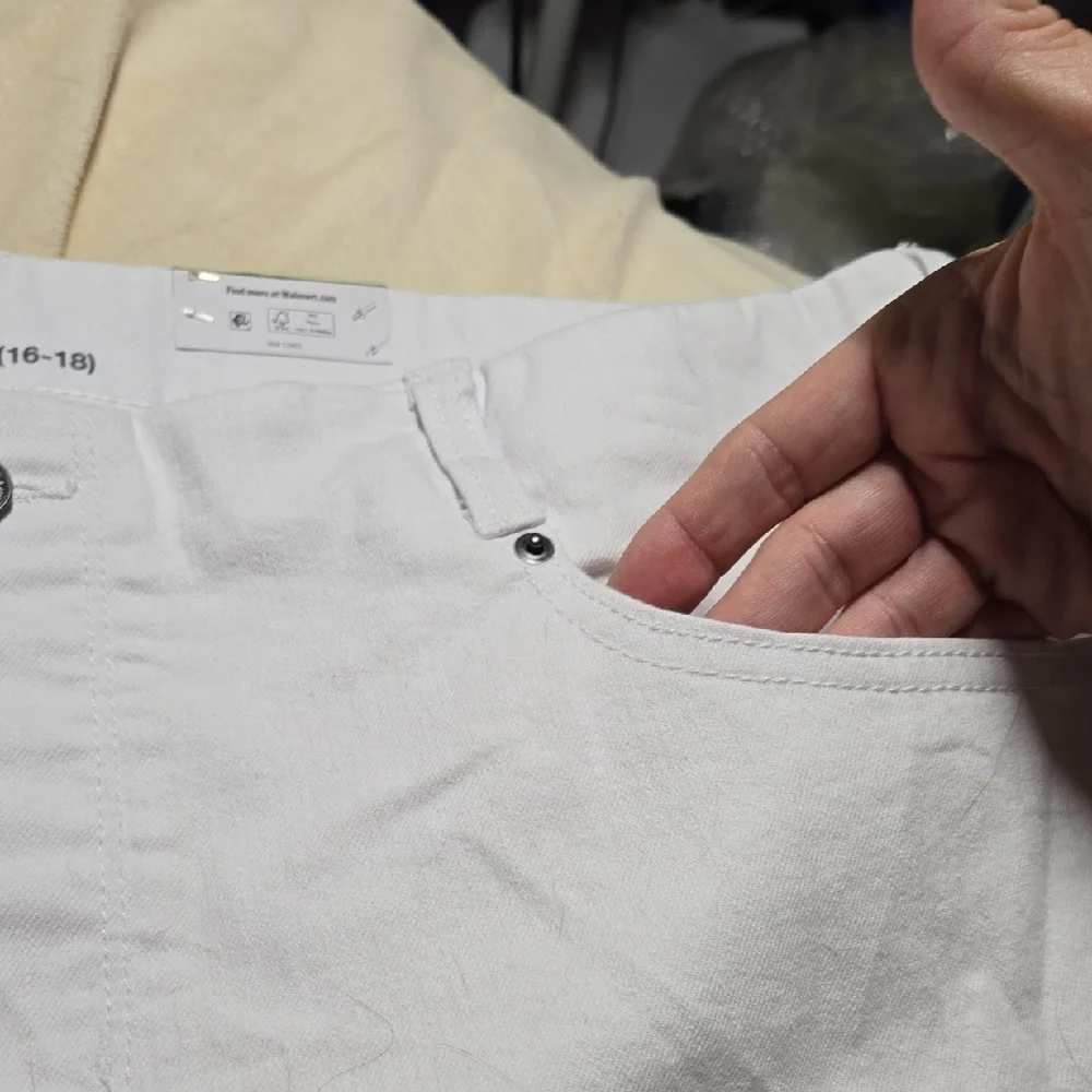 Time and Tru Classic White Shorts - Picture 5 of 6